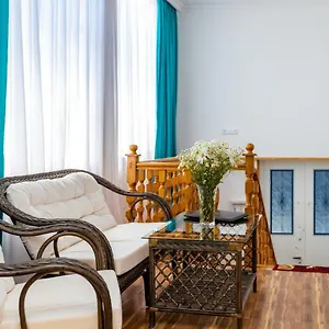 hotel-nana.alltbilisihotels.com/